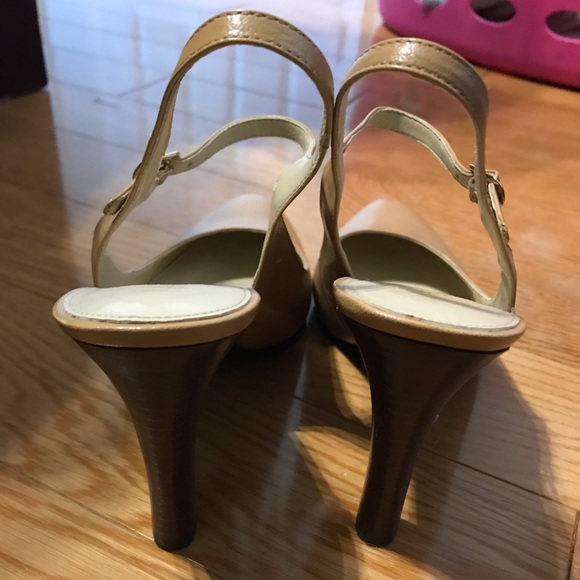 Nude colour slingback shoe with a brown heel! - Picture 3 of 3